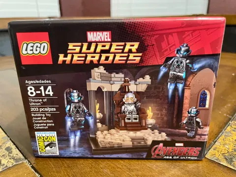 LEGO MARVEL SUPER HEROES 2015 THRONE OF ULTRON EXCLUSIVE SDCC VERY RARE!