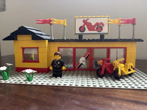 Vintage LEGO Town 6373 Motorcycle Shop 1984 INCOMPLETE READ DESCRIPTION