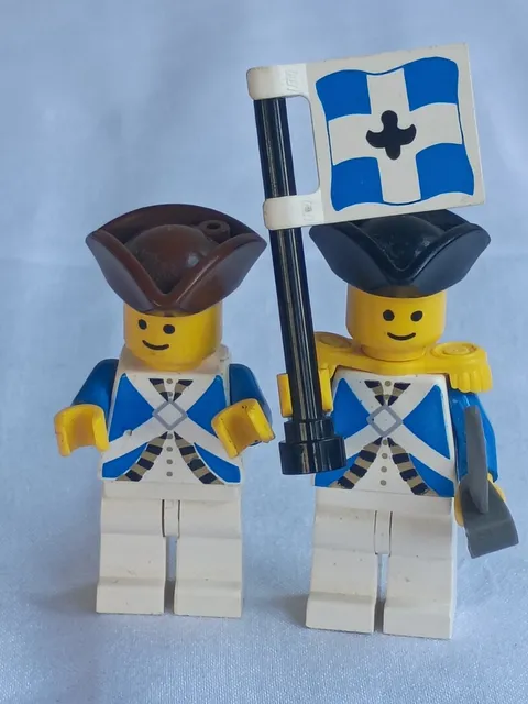 Vintage LEGO Pirates Imperial Soldiers Minifigures Lot of 4 Blue Coats Guard