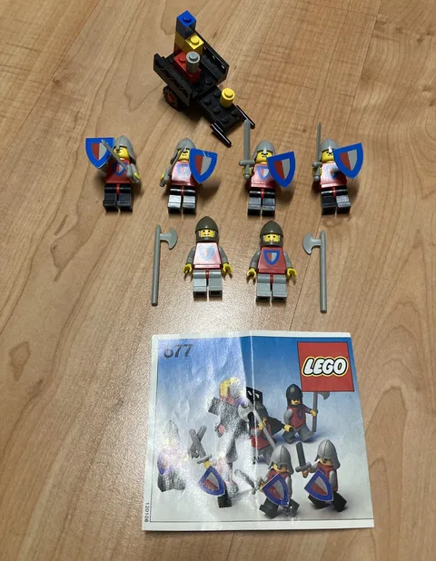 Vintage Lego Castle 677/6077 Knight's Procession Complete with Instructions