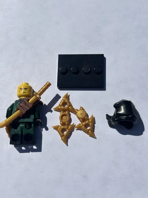 LEGO NINJAGO Ronin Lloyd Minifigure w/ Gold Sword Accessories Helmet & Base