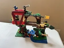 LEGO CREATOR: Treehouse Adventures (31053) 2 Broken Pieces
