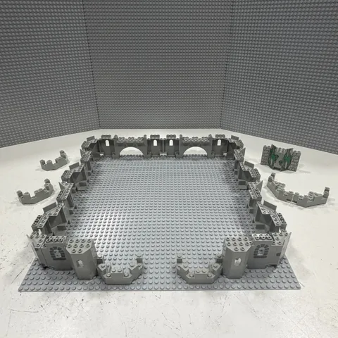 Lego Castle VINTAGE Light Gray : 42 Piece Lot : Turrets + Walls + Arches +More !