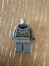 Lego 1x 973pb1632c01 Dark Bluish Gray Torso Batman Logo with Muscles Hood