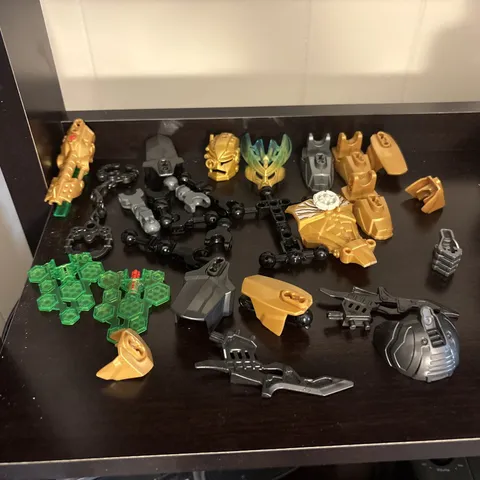 LEGO Random Lot Bionicles Protector Of Ice Mask And Hero Factory