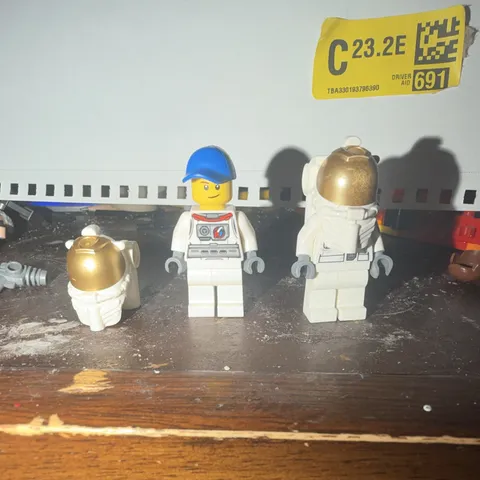 LEGO Astronaut Minifigure Lot w/ Helmets, Accessories & Blue Cap Minifigure