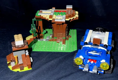 Lego JURASSIC PARK JEEP VEHICLE  & TREE Loose Incomplete