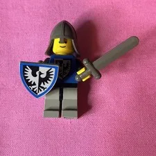 LEGO Castle Black Falcon Knight Minifigure cas103 From Set 6057 Black Knights