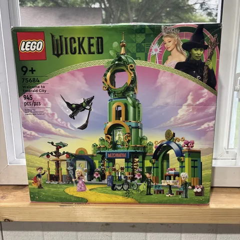 LEGO Wicked Welcome to Emerald City 75684 Set 945 pcs New Open Box