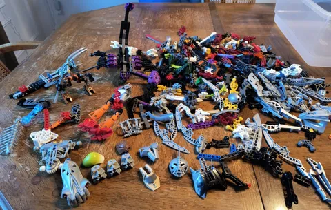 Huge Lot Of LEGO BIONICLE Assorted Figure Parts Weapons incl Spinax head & Parts