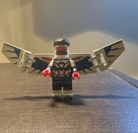 LEGO Minifigure Falcon White & Blue Wings 70131 Captain America