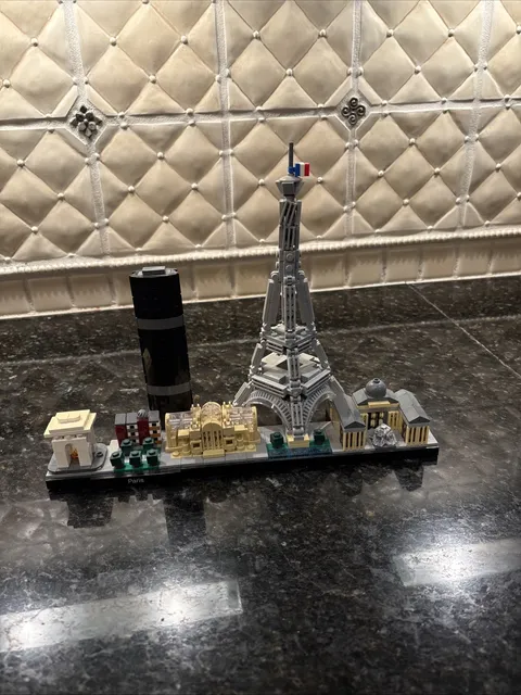 LEGO Architecture: Paris (21044) - Built/Complete Set