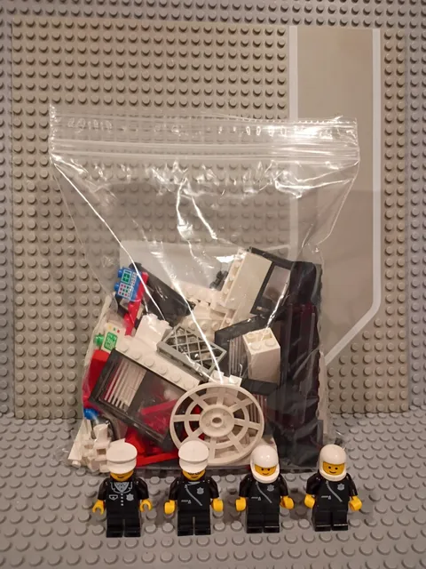 Vintage LEGO 6386 Police Command Base 1986