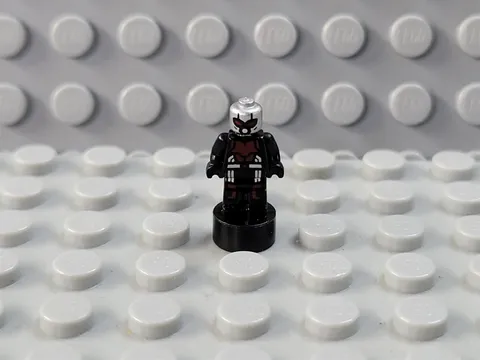 LEGO Super Heroes Ant-Man Scott Laus Minifigure Statuette