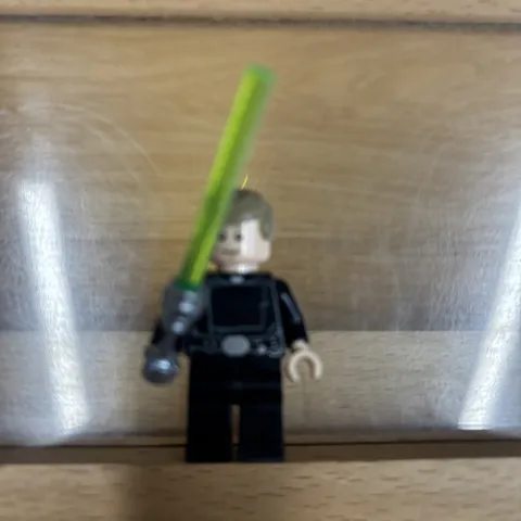 LEGO SW0635 Star Wars Jedi Master Luke Skywalker Minifigure w/ Lightsaber BL1/18