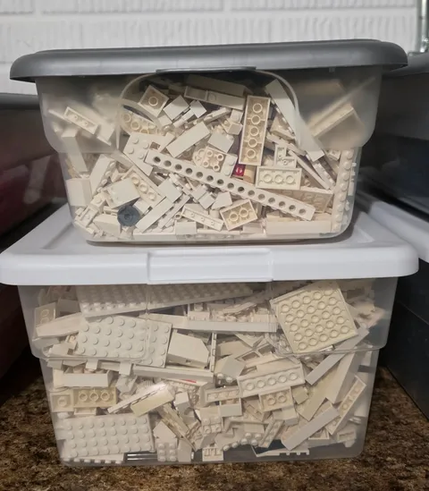 16 LBS Bulk LEGO Bricks Lot. (WHITE) Various Bricks, Parts & Pieces.