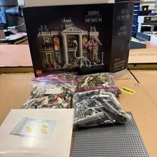 LEGO Natural History Museum 10326 100% Complete W Minifigs, Box And Instructions