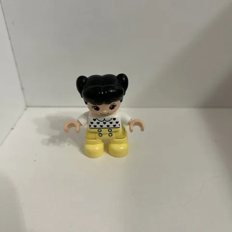 Lego Duplo Little Girl Replacement Minifigure Black Pigtail Hair Yellow Pants