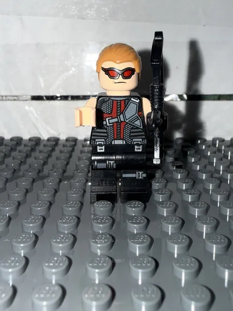 LEGO Sh0034 - Hawkeye - Black and Dark Red Suit, Medium Nougat Hair