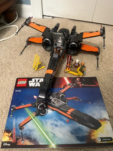 LEGO Star Wars: Poe's X-wing Fighter (75102) 100% Complete W/ Minifigures