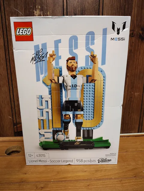 LEGO Editions Lionel Messi - Soccer Legend 43015 New Damage Box