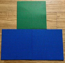 LEGO Lot of 3 -- 32X32 -- 2 Blue & 1 Green