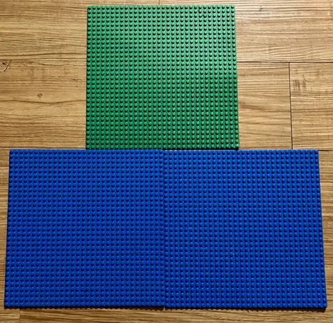 LEGO Lot of 3 -- 32X32 -- 2 Blue & 1 Green