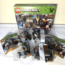 LEGO MINECRAFT THE END PORTAL 21124 559 PCS IN BOX RETIRED, Box is Damaged