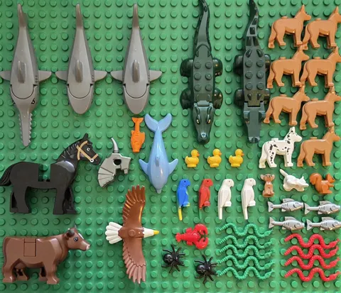 LEGO Huge Lot Of LEGO Animals (Everything Pictiured) Great Condition