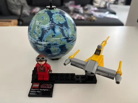 LEGO Star Wars 9674 Naboo Starfighter & Naboo