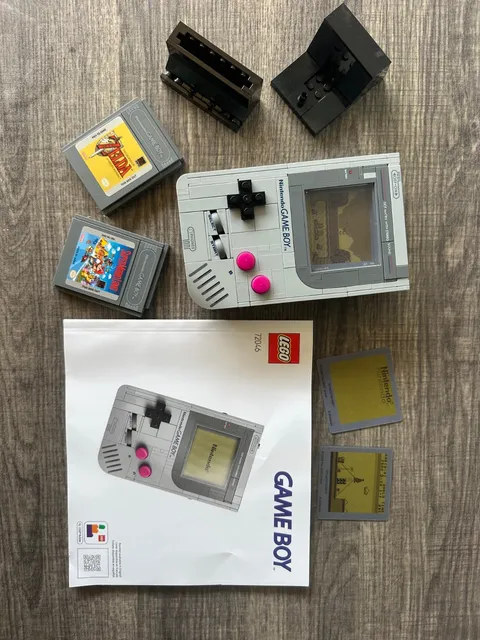 LEGO GAME BOY set 72046 with instruction manual and 421 pieces-no box