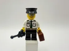 LEGO CITY Part cty0403 - Pilot w/ walkie talkie & luggage, hat - READ