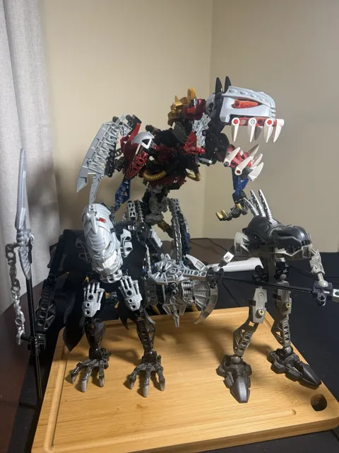 Lego Bionicles Rahkshi Vorahk/vezon (with Cape) & Kardas 