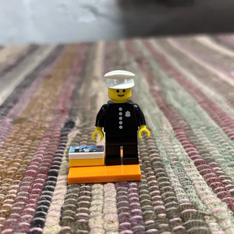 1978 Classic Police Officer - LEGO Series 18 Collectible Minifigure (2018)