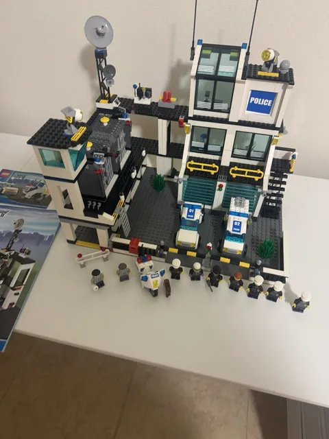 LEGO CITY Police Headquarters 7744 Complete Set Box Manuals 953pcs 2008
