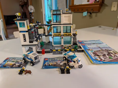LEGO CITY: Police Headquarters Complete Set & Instructions No Box Retired - 7744