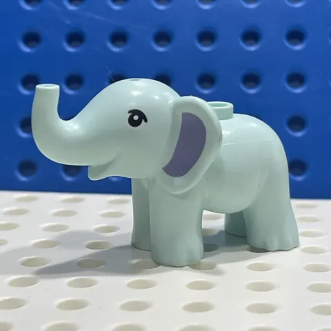 LEGO Aqua Baby Elephant Black Eyes Medium Lavender Inner Ears 67153pb02 43216