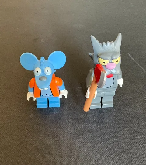 LEGO The Simpsons Itchy and Scratchy Minifigures - missing Itchy's bat
