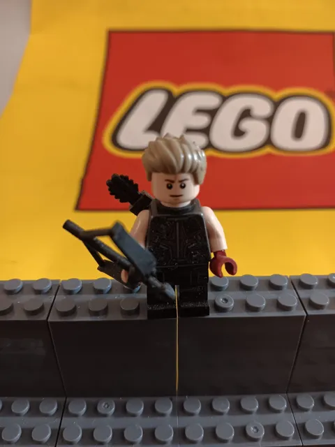 LEGO Minifigure w/ Crossbow, Bow & Arrow, Quiver Accessories LEGO Hawkeye