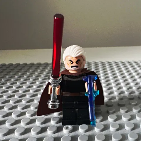 LEGO Star Wars Count Dooku Minifigure w/ Lightsaber & Lightning Accessory