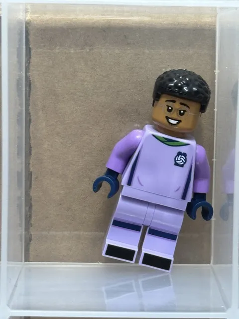 LEGO Minifigure - Ideas Soccer Goalie, Female - No idea145 - QTY 1