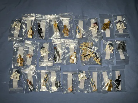 Lego Star Wars Minifigures-LOT OF 30 DROIDS-With Accessories /$403 eBay Value