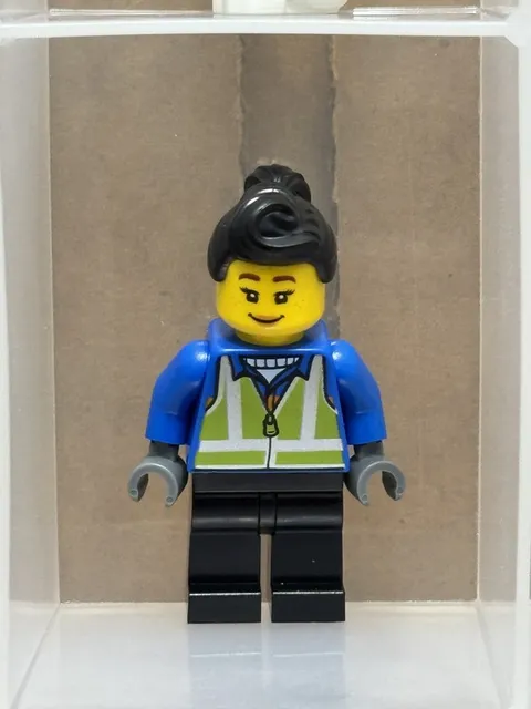 LEGO Minifigure - Holiday Woman, Black Hair, Blue Coat - No hol279 - QTY 1
