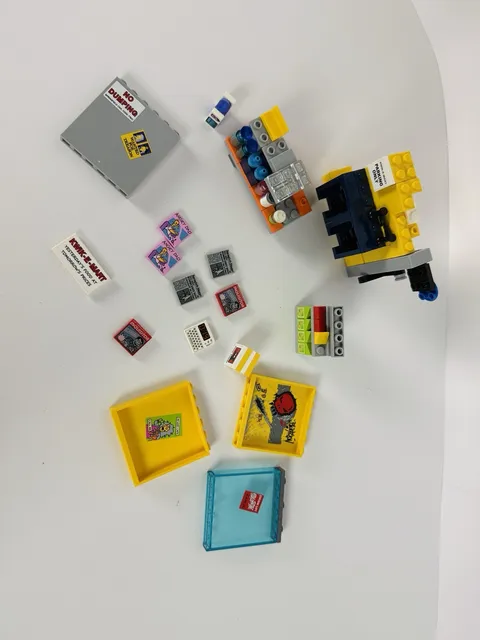 LEGO Simpsons Kwik E Mart 71016 Parts Lot Printed Panels Tiles Signs Freezer