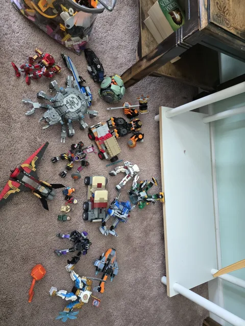 Large Assortment Of Lego, Including Whole Sets, Seven Pounds Of Lego!