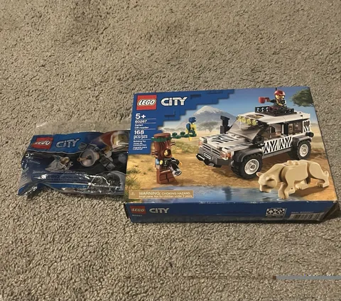 Lego City Safari Off-roader 60267/Lego City Space Satellite 30365 Bundle