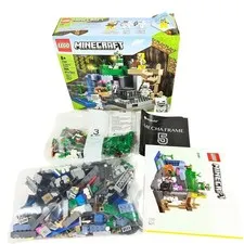 LEGO Minecraft The Skeleton Dungeon Set 21189 Open Box 80% Complete Manual