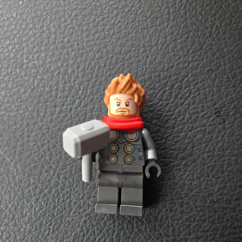 LEGO Marvel Advent Calendar #76196 - sh0756 - Thor w/Red Scarf - GLA2K