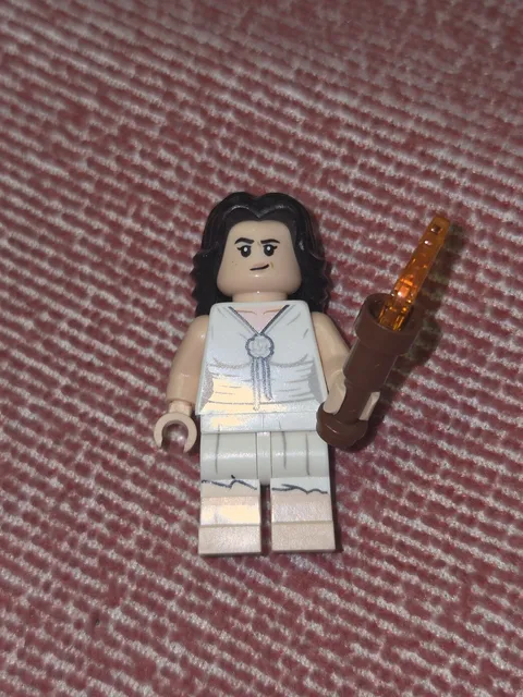 LEGO Indiana Jones Marion Ravenwood from set: 77013 Escape from the Lost Tomb