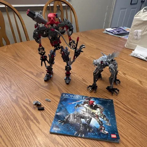 LEGO BIONICLE Warriors Maxilos & Spinax 8924 incomplete w/ manual 256pc 2007
